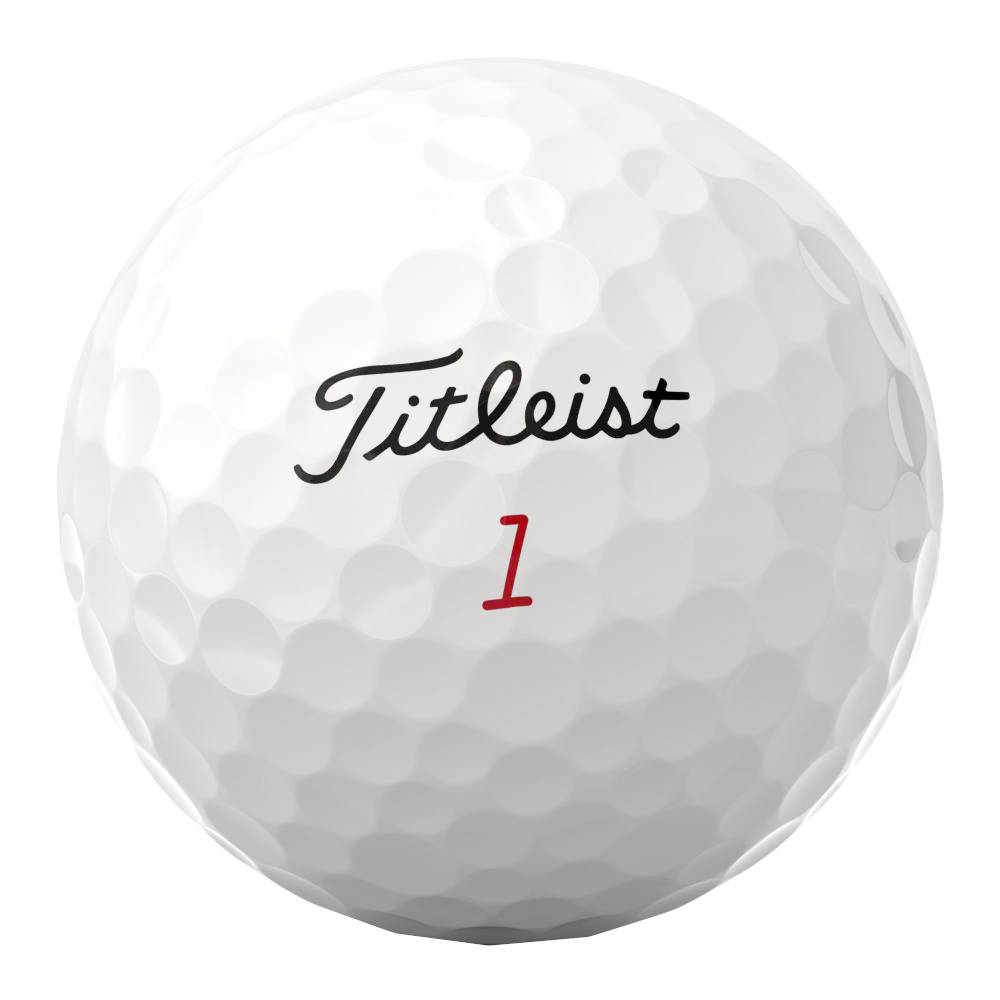 Runder, weisser Golfball mit strukturierter Oberfläche aus vielen kleinen Dellen (Dimples). Vorn der schwarze Schriftzug 'Titleist', darunter eine rote Ziffer '1'. Sauber und vor hellem Hintergrund isoliert dargestellt.